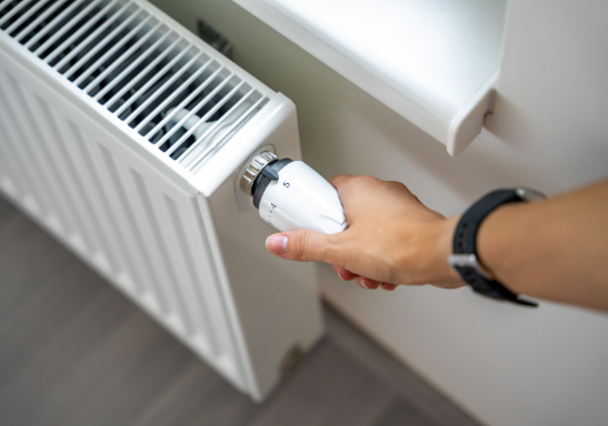 Adjusting a radiator thermostat